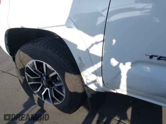 ✅ 2023 Toyota Tacoma SR5 • VIN: 3TMAZ5CNXPM208862 • Lot: 42206860. Listed on IAAI with 11,354 mi. Free auction sales archive from the USA and detailed vehicle history report at DreamBid. Image 12.