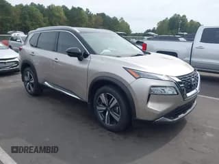 ✅ 2023 Nissan Rogue SL • VIN: JN8BT3CA2PW006335 • Lot: 43424614. Wystawiony na IAAI z przebiegiem 22 180 mil. Bezpłatny archiwum sprzedaży aukcyjnych z USA i szczegółowy raport historii pojazdu na DreamBid. Zdjęcie 1.