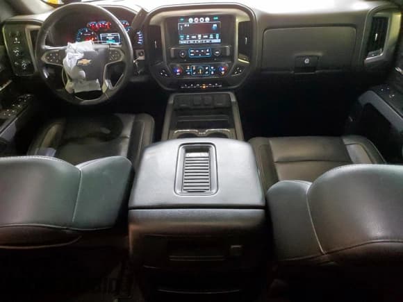 ✅ 2018 Chevrolet Silverado 1500 LTZ • VIN: 3GCUKSEJ5JG635964 • Lot: 86049035. Wystawiony na Copart z przebiegiem 179 676 mil. Bezpłatny archiwum sprzedaży aukcyjnych z USA i szczegółowy raport historii pojazdu na DreamBid. Zdjęcie 8.