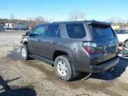 ✅ 2018 Toyota 4Runner SR5 • VIN: JTEBU5JR2J5493686 • Lot: 43621613. Wystawiony na IAAI z przebiegiem 86 723 mil. Bezpłatny archiwum sprzedaży aukcyjnych z USA i szczegółowy raport historii pojazdu na DreamBid. Zdjęcie 3.
