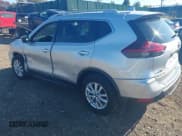 ✅ 2018 Nissan Rogue SV • VIN: 5N1AT2MVXJC712783 • Lot: 43445517. Wystawiony na IAAI z przebiegiem 113 388 mil. Bezpłatny archiwum sprzedaży aukcyjnych z USA i szczegółowy raport historii pojazdu na DreamBid. Zdjęcie 3.