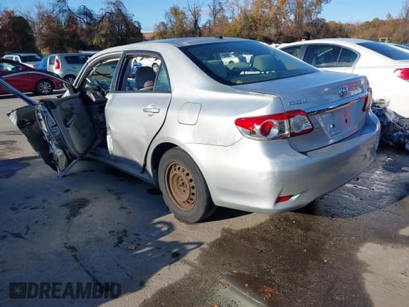 ✅ 2011 Toyota Corolla LE • VIN: JTDBU4EE6BJ088252 • Lot: 43646045. Wystawiony na IAAI z przebiegiem 168 063 mil. Bezpłatny archiwum sprzedaży aukcyjnych z USA i szczegółowy raport historii pojazdu na DreamBid. Zdjęcie 3.
