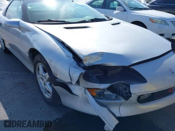 1997 Chevrolet Camaro z VIN 2G1FP22K4V2101038, wystawiony jako IAAI lot #41900016 z przebiegiem 139 207 mil mil oraz . Historia ofert i sprzedaży dostępna na DreamBid. Obrazek 6.