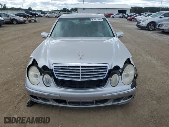 ✅ 2005 Mercedes-Benz E 500 • VIN: WDBUF70J75A613976 • Lot: 71861395. Wystawiony na Copart z przebiegiem Nie podano. Bezpłatny archiwum sprzedaży aukcyjnych z USA i szczegółowy raport historii pojazdu na DreamBid. Zdjęcie 5.