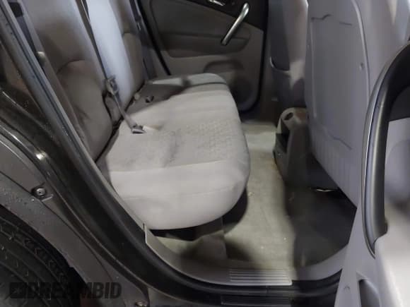 ✅ 2006 Saturn VUE • VIN: 5GZCZ33D16S887784 • Lot: 41342611. Wystawiony na IAAI z przebiegiem 86 385 mil. Bezpłatny archiwum sprzedaży aukcyjnych z USA i szczegółowy raport historii pojazdu na DreamBid. Zdjęcie 8.