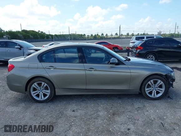 ✅ 2016 BMW 3 Series 328i xDrive • VIN: WBA8E3G5XGNU05817 • Lot: 41942151. Listed on IAAI with 115,637 mi. Free auction sales archive from the USA and detailed vehicle history report at DreamBid. Image 14.