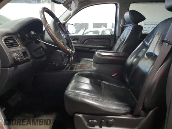 ✅ 2007 GMC Yukon Denali • VIN: 1GKFK638X7J187636 • Lot: 63828455. Wystawiony na Copart z przebiegiem 181 126 mil. Bezpłatny archiwum sprzedaży aukcyjnych z USA i szczegółowy raport historii pojazdu na DreamBid. Zdjęcie 7.