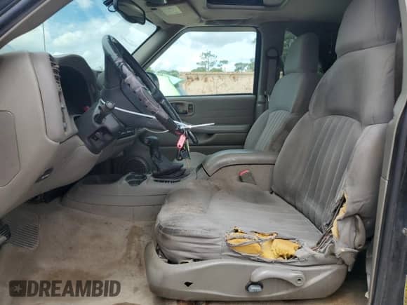 2005 Chevrolet Blazer LS z VIN 1GNCT18X25K105119, wystawiony jako Copart lot #65774865 z przebiegiem 249 842 mil mil oraz Szkoda całkowita • Salvage title. Historia ofert i sprzedaży dostępna na DreamBid. Obrazek 7.