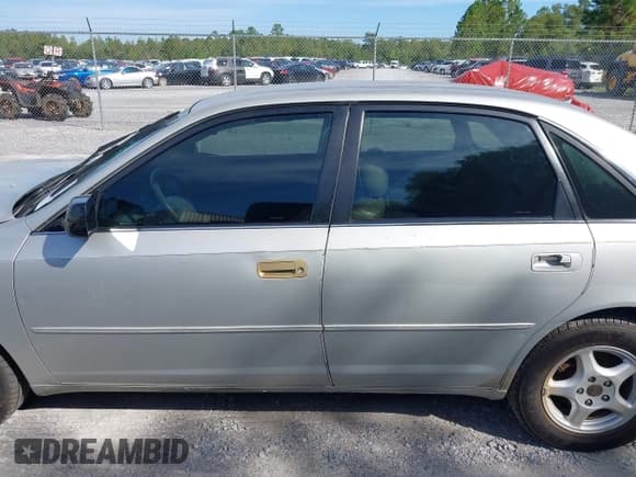 ✅ 2001 Toyota Avalon XLS • VIN: 4T1BF28B91U184563 • Лот: 43325365. Опубликован ранее на IAAI с пробегом 215 088 миль. Бесплатный доступ к архиву аукционных продаж из США и подробный отчёт об истории автомобиля на DreamBid. Изображение 15.