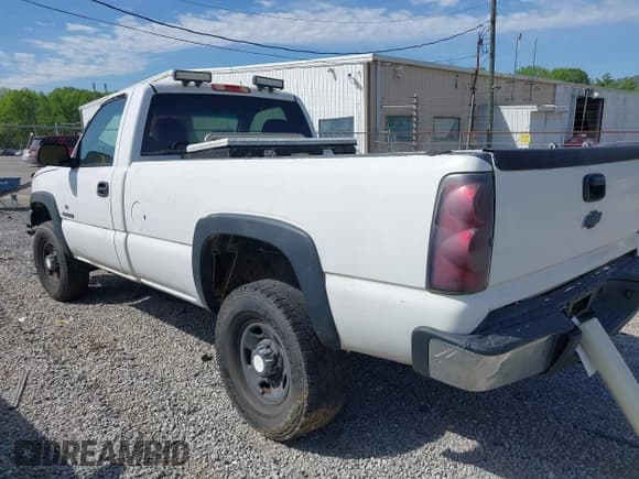 ✅ 2007 Chevrolet Silverado 2500HD Work Truck • VIN: 1GCHC24U07E139478 • Lot: 42066015. Wystawiony na IAAI z przebiegiem Nie podano. Bezpłatny archiwum sprzedaży aukcyjnych z USA i szczegółowy raport historii pojazdu na DreamBid. Zdjęcie 3.