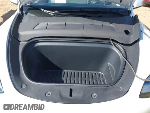 ✅ 2023 Tesla Model Y Long Range • VIN: 7SAYGDEE3PA156622 • Lot: 43355932. Wystawiony na IAAI z przebiegiem 27 775 mil. Bezpłatny archiwum sprzedaży aukcyjnych z USA i szczegółowy raport historii pojazdu na DreamBid. Zdjęcie 10.