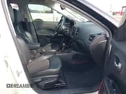 ✅ 2019 Jeep Compass Trailhawk • VIN: 3C4NJDDB8KT597782 • Lot: 43368576. Wystawiony na IAAI z przebiegiem 116 485 mil. Bezpłatny archiwum sprzedaży aukcyjnych z USA i szczegółowy raport historii pojazdu na DreamBid. Zdjęcie 5.