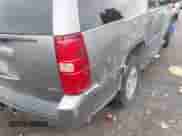 2007 Chevrolet Suburban LT z VIN 3GNFC16077G259466, wystawiony jako IAAI lot #43583193 z przebiegiem 173 941 mil mil oraz . Historia ofert i sprzedaży dostępna na DreamBid. Obrazek 6.