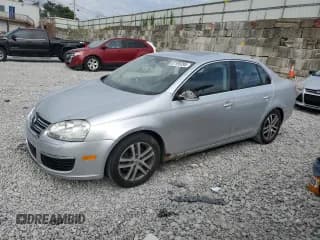 ✅ 2005 Volkswagen Jetta 2.5L • VIN: 3VWDF71K25M606281 • Lot: 67195395. Listed on Copart with 321,657 mi. Free auction sales archive from the USA and detailed vehicle history report at DreamBid. Image 1.