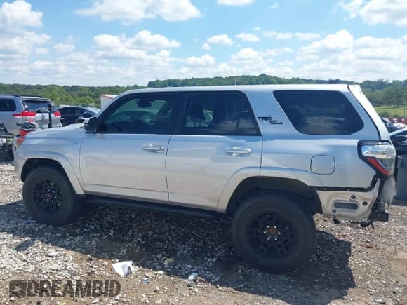 ✅ 2023 Toyota 4Runner TRD Off Road Premium • VIN: JTERU5JR2P6202086 • Lot: 43123095. Wystawiony na IAAI z przebiegiem 37 841 mil. Bezpłatny archiwum sprzedaży aukcyjnych z USA i szczegółowy raport historii pojazdu na DreamBid. Zdjęcie 15.