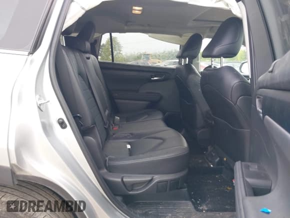 ✅ 2023 Toyota Highlander Platinum • VIN: 5TDKDRAH9PS520744 • Lot: 43339101. Listed on IAAI with 30,804 mi. Free auction sales archive from the USA and detailed vehicle history report at DreamBid. Image 8.