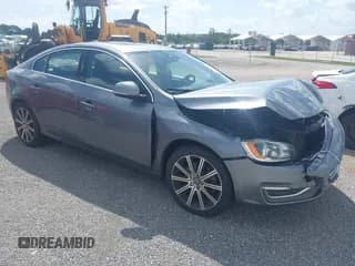 ✅ 2017 Volvo S60 Inscription • VIN: LYV402HKXHB126979 • Lot: 42470950. Wystawiony na IAAI z przebiegiem 4 064 mil. Bezpłatny archiwum sprzedaży aukcyjnych z USA i szczegółowy raport historii pojazdu na DreamBid. Zdjęcie 1.