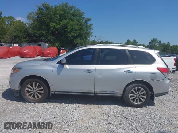 ✅ 2014 Nissan Pathfinder S • VIN: 5N1AR2MNXEC637944 • Lot: 42561097. Listed on IAAI with 137,433 mi. Free auction sales archive from the USA and detailed vehicle history report at DreamBid. Image 14.
