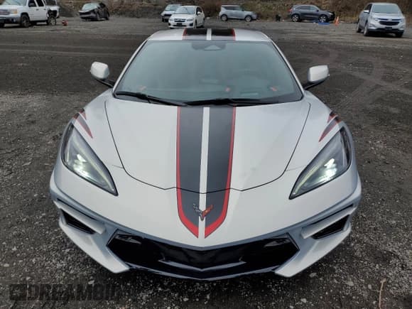 ✅ 2024 Chevrolet Corvette 2LT • VIN: 1G1YB2D48R5100264 • Lot: 92782875. Wystawiony na Copart z przebiegiem 811 mil. Bezpłatny archiwum sprzedaży aukcyjnych z USA i szczegółowy raport historii pojazdu na DreamBid. Zdjęcie 5.