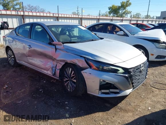 ✅ 2024 Nissan Altima SV • VIN: 1N4BL4DV3RN420712 • Lot: 43598094. Listed on IAAI with 28,173 mi. Free auction sales archive from the USA and detailed vehicle history report at DreamBid. Image 1.