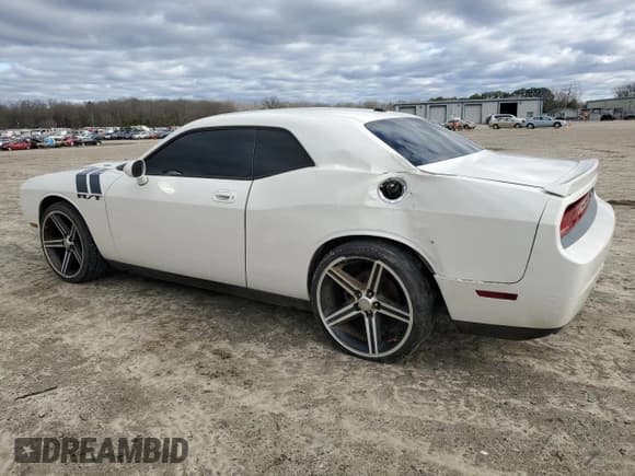 ✅ 2010 Dodge Challenger R/T Classic • VIN: 2B3CJ5DT0AH114106 • Lot: 86901404. Wystawiony na Copart z przebiegiem 141 217 mil. Bezpłatny archiwum sprzedaży aukcyjnych z USA i szczegółowy raport historii pojazdu na DreamBid. Zdjęcie 2.