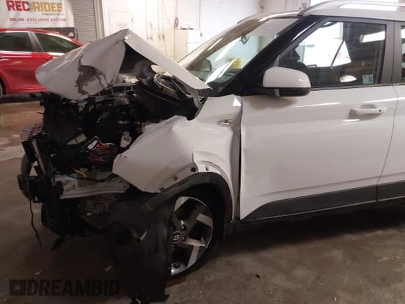 ✅ 2024 Hyundai Venue SEL • VIN: KMHRC8A3XRU332065 • Lot: 41328678. Wystawiony na IAAI z przebiegiem 3 787 mil. Bezpłatny archiwum sprzedaży aukcyjnych z USA i szczegółowy raport historii pojazdu na DreamBid. Zdjęcie 6.