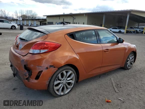 ✅ 2015 Hyundai Veloster • VIN: KMHTC6AD0FU230773 • Lot: 79381334. Wystawiony na Copart z przebiegiem 118 578 mil. Bezpłatny archiwum sprzedaży aukcyjnych z USA i szczegółowy raport historii pojazdu na DreamBid. Zdjęcie 3.