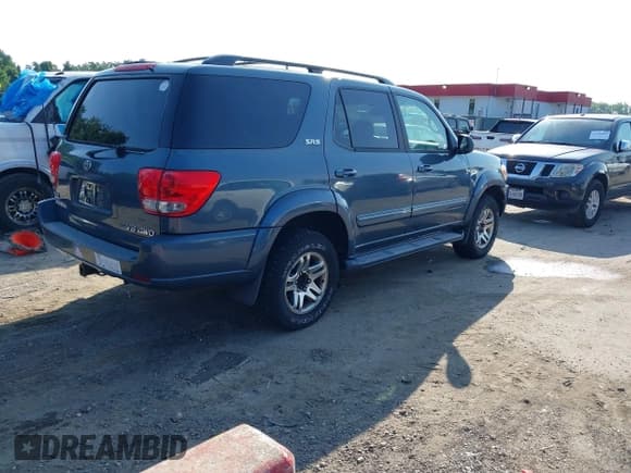 ✅ 2006 Toyota Sequoia SR5 • VIN: 5TDBT44A26S262926 • Лот: 42825587. Опубликован ранее на IAAI с пробегом 245 574 миль. Бесплатный доступ к архиву аукционных продаж из США и подробный отчёт об истории автомобиля на DreamBid. Изображение 4.