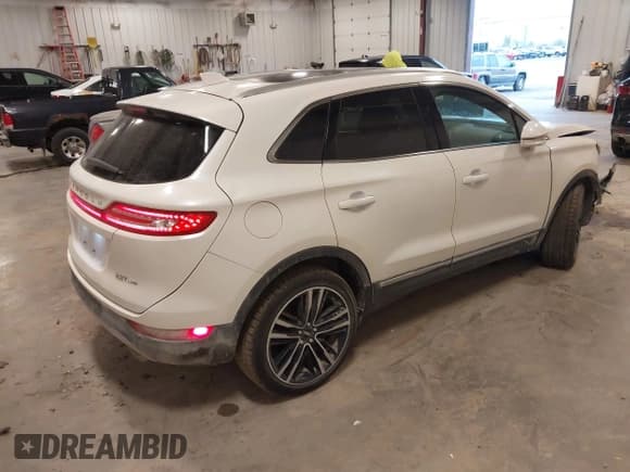 ✅ 2017 Lincoln MKC Reserve • VIN: 5LMTJ3DH7HUL70578 • Lot: 43600466. Wystawiony na IAAI z przebiegiem 74 403 mil. Bezpłatny archiwum sprzedaży aukcyjnych z USA i szczegółowy raport historii pojazdu na DreamBid. Zdjęcie 4.