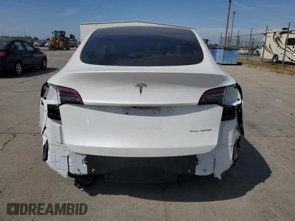 ✅ 2024 Tesla Model Y Long Range • VIN: 7SAYGDEE1RF152168 • Lot: 52436135. Wystawiony na Copart z przebiegiem 3 546 mil. Bezpłatny archiwum sprzedaży aukcyjnych z USA i szczegółowy raport historii pojazdu na DreamBid. Zdjęcie 6.