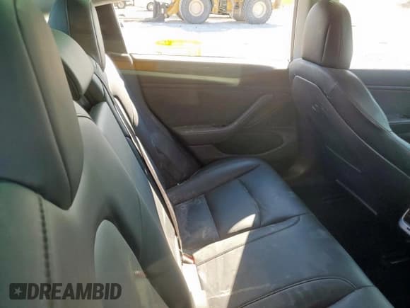 ✅ 2019 Tesla Model 3 Mid Range • VIN: 5YJ3E1EA6KF426687 • Лот: 87441135. Опубликован ранее на Copart с пробегом 74 998 миль. Бесплатный доступ к архиву аукционных продаж из США и подробный отчёт об истории автомобиля на DreamBid. Изображение 10.