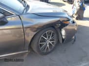 ✅ 2023 Toyota Camry SE • VIN: 4T1G11AK8PU782712 • Lot: 43405751. Wystawiony na IAAI z przebiegiem 21 201 mil. Bezpłatny archiwum sprzedaży aukcyjnych z USA i szczegółowy raport historii pojazdu na DreamBid. Zdjęcie 6.