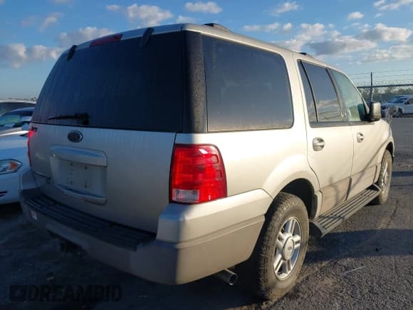 ✅ 2003 Ford Expedition Special Service • VIN: 1FMRU15W93LB71584 • Lot: 43673625. Wystawiony na IAAI z przebiegiem 92 283 mil. Bezpłatny archiwum sprzedaży aukcyjnych z USA i szczegółowy raport historii pojazdu na DreamBid. Zdjęcie 4.
