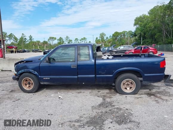 ✅ 2000 Chevrolet S-10 LS • VIN: 1GCCS19W2YK287006 • Лот: 42814156. Опубликован ранее на IAAI с пробегом 216 912 миль. Бесплатный доступ к архиву аукционных продаж из США и подробный отчёт об истории автомобиля на DreamBid. Изображение 14.