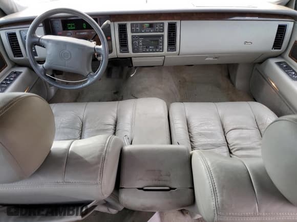 ✅ 1996 Cadillac Fleetwood • VIN: 1G6DW52P6TR702611 • Лот: 77202664. Опубликован ранее на Copart с пробегом 159 994 миль. Бесплатный доступ к архиву аукционных продаж из США и подробный отчёт об истории автомобиля на DreamBid. Изображение 8.