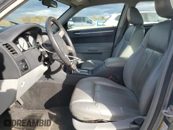 ✅ 2007 Chrysler 300 Touring • VIN: 2C3KA53G77H895377 • Lot: 89919065. Listed on Copart with 147,669 mi. Free auction sales archive from the USA and detailed vehicle history report at DreamBid. Image 7.