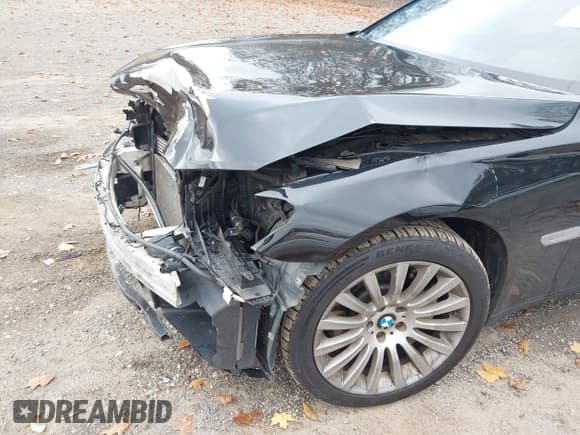 ✅ 2013 BMW 7 Series 750Li xDrive • VIN: WBAYF8C53DD139882 • Lot: 43654996. Wystawiony na IAAI z przebiegiem 116 183 mil. Bezpłatny archiwum sprzedaży aukcyjnych z USA i szczegółowy raport historii pojazdu na DreamBid. Zdjęcie 18.