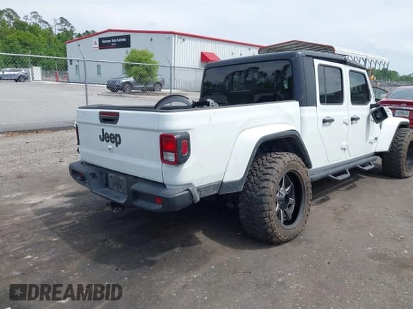 ✅ 2022 Jeep Gladiator Willys Sport • VIN: 1C6HJTAG1NL144540 • Lot: 42098624. Wystawiony na IAAI z przebiegiem 70 376 mil. Bezpłatny archiwum sprzedaży aukcyjnych z USA i szczegółowy raport historii pojazdu na DreamBid. Zdjęcie 4.