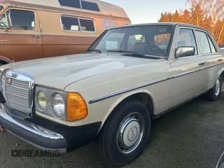 ✅ 1983 Mercedes-Benz 240 • VIN: WDBAB23A3DB410332 • Lot: 43086685. Wystawiony na Copart z przebiegiem 276 894 mil. Bezpłatny archiwum sprzedaży aukcyjnych z USA i szczegółowy raport historii pojazdu na DreamBid. Zdjęcie 2.