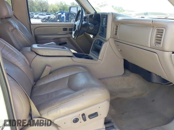 ✅ 2007 Chevrolet Silverado 2500HD LT1 • VIN: 1GCHK23DX7F163320 • Lot: 41982883. Listed on IAAI with 238,801 mi. Free auction sales archive from the USA and detailed vehicle history report at DreamBid. Image 5.