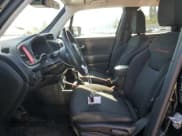 ✅ 2019 Jeep Renegade Trailhawk • VIN: ZACNJBC19KPK71832 • Lot: 81636315. Wystawiony na Copart z przebiegiem 39 815 mil. Bezpłatny archiwum sprzedaży aukcyjnych z USA i szczegółowy raport historii pojazdu na DreamBid. Zdjęcie 7.