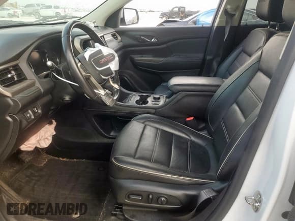 ✅ 2020 GMC Acadia Denali • VIN: 1GKKNXLS0LZ200073 • Lot: 83860325. Wystawiony na Copart z przebiegiem 79 250 mil. Bezpłatny archiwum sprzedaży aukcyjnych z USA i szczegółowy raport historii pojazdu na DreamBid. Zdjęcie 7.