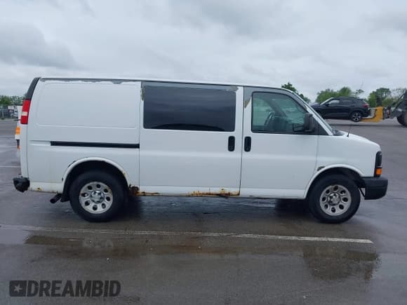 ✅ 2010 Chevrolet Express Cargo • VIN: 1GCUGADX3A1107386 • Lot: 42318466. Listed on IAAI with 242,009 mi. Free auction sales archive from the USA and detailed vehicle history report at DreamBid. Image 13.