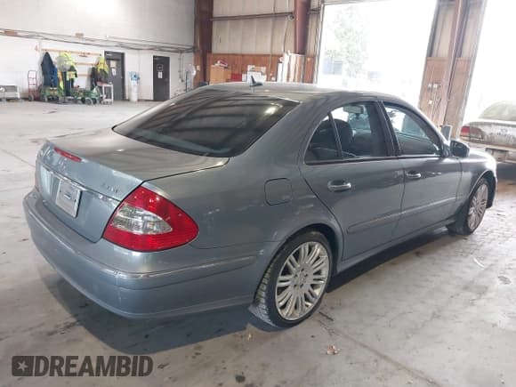 ✅ 2007 Mercedes-Benz E 350 • VIN: WDBUF87X77X211035 • Lot: 39730877. Wystawiony na IAAI z przebiegiem 165 024 mil. Bezpłatny archiwum sprzedaży aukcyjnych z USA i szczegółowy raport historii pojazdu na DreamBid. Zdjęcie 4.