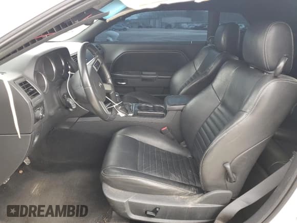 ✅ 2010 Dodge Challenger R/T Classic • VIN: 2B3CJ5DT0AH114106 • Lot: 86901404. Wystawiony na Copart z przebiegiem 141 217 mil. Bezpłatny archiwum sprzedaży aukcyjnych z USA i szczegółowy raport historii pojazdu na DreamBid. Zdjęcie 7.