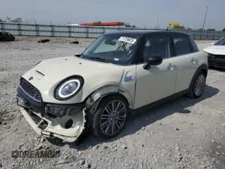 ✅ 2019 MINI Hardtop 4 Door Cooper S • VIN: WMWXU3C51K2F51847 • Лот: 71729825. Опубликован ранее на Copart с пробегом 73 047 миль. Бесплатный доступ к архиву аукционных продаж из США и подробный отчёт об истории автомобиля на DreamBid. Изображение 1.