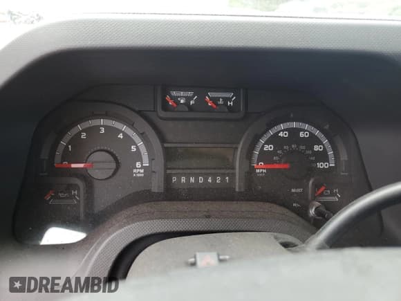 ✅ 2016 Ford Econoline Cargo • VIN: 1FDEE3FS1GDC53585 • Lot: 71219995. Wystawiony na Copart z przebiegiem Nie podano. Bezpłatny archiwum sprzedaży aukcyjnych z USA i szczegółowy raport historii pojazdu na DreamBid. Zdjęcie 8.