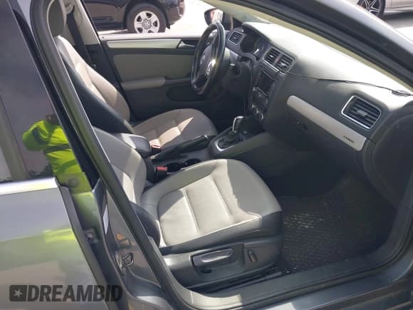 ✅ 2013 Volkswagen Jetta Hybrid SE • VIN: 3VW637AJ3DM305798 • Lot: 42736297. Listed on IAAI with 156,972 mi. Free auction sales archive from the USA and detailed vehicle history report at DreamBid. Image 5.