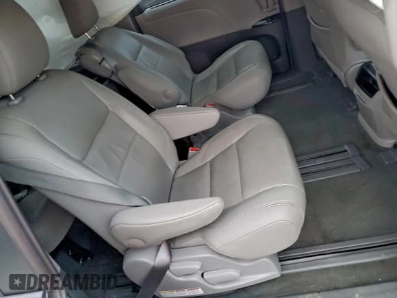 ✅ 2017 Toyota Sienna XLE • VIN: 5TDYZ3DC6HS860394 • Lot: 94223275. Listed on Copart with Not provided. Free auction sales archive from the USA and detailed vehicle history report at DreamBid. Image 11.