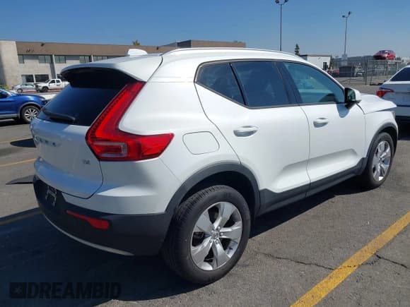 ✅ 2021 Volvo XC40 Momentum • VIN: YV4AC2HK1M2398873 • Лот: 43306125. Опубликован ранее на IAAI с пробегом 26 038 миль. Бесплатный доступ к архиву аукционных продаж из США и подробный отчёт об истории автомобиля на DreamBid. Изображение 4.